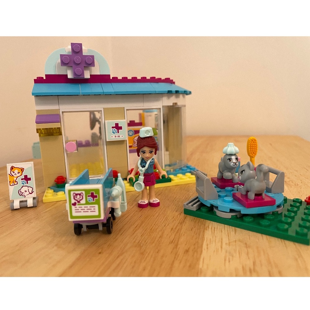 Lego Friends Vet Clinic (41085)